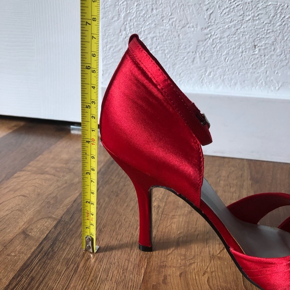 Delicious red heels - Picture 7 of 7